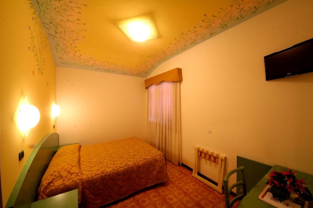 La Favorita Apricale B&B & Ristorante חדר תמונה